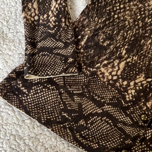 Brown snake print cardigan sweater M python medium weight fitted knit 🐍 - Picture 3 of 7